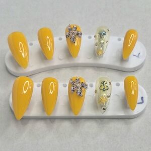 🚨Yellow Press-On Nail Set with Beach Accents